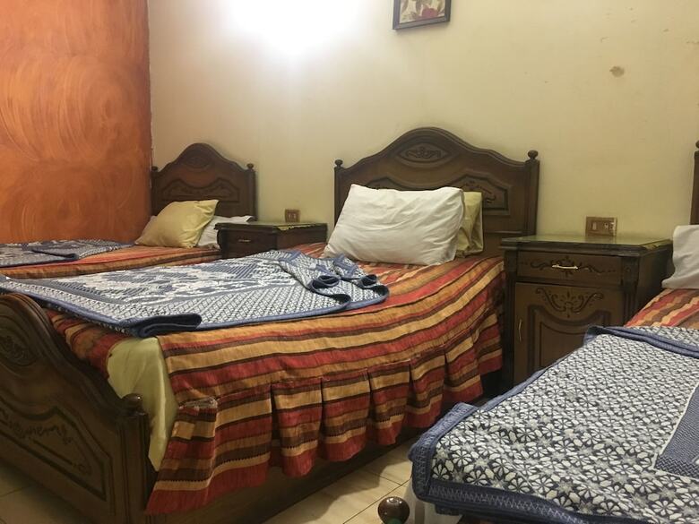 Hostal Pharaohs Palace Hotel