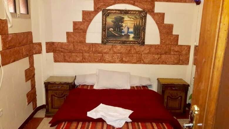 Hostal Pharaohs Palace Hotel