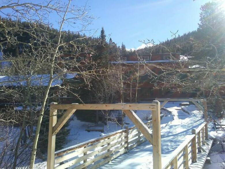 Posada Riverside Lodge & Retreat