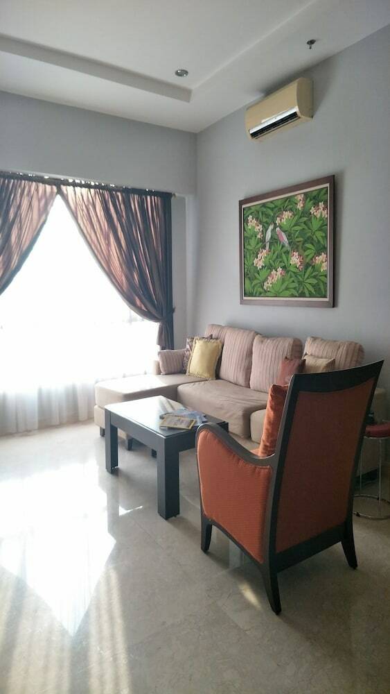Aparthotel At Home Somerset Permata Berlian