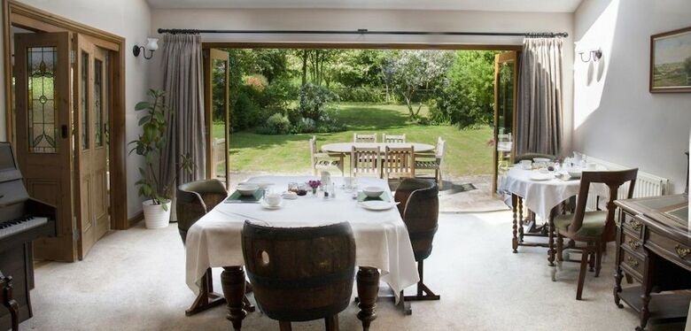 Bed & Breakfast Larkrise Cottage
