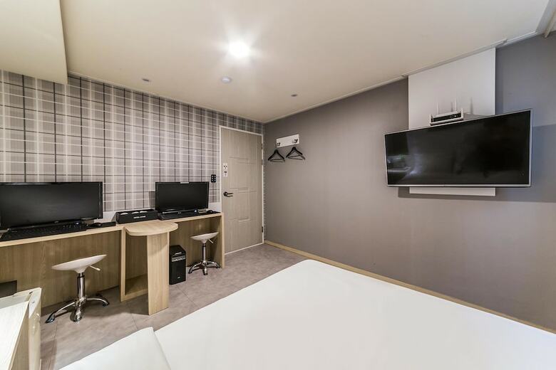 Shine Hotel