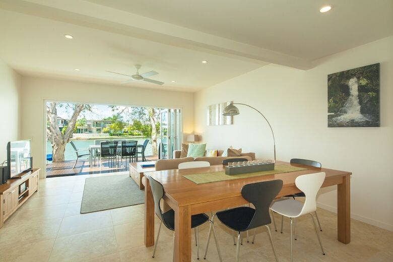 Noosa Entrance Waterfront Resort
