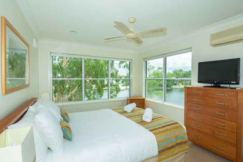 Noosa Entrance Waterfront Resort