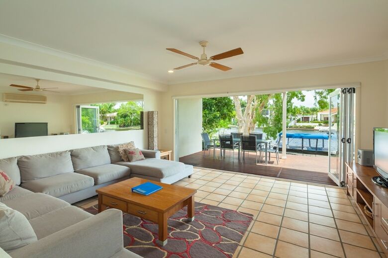 Noosa Entrance Waterfront Resort
