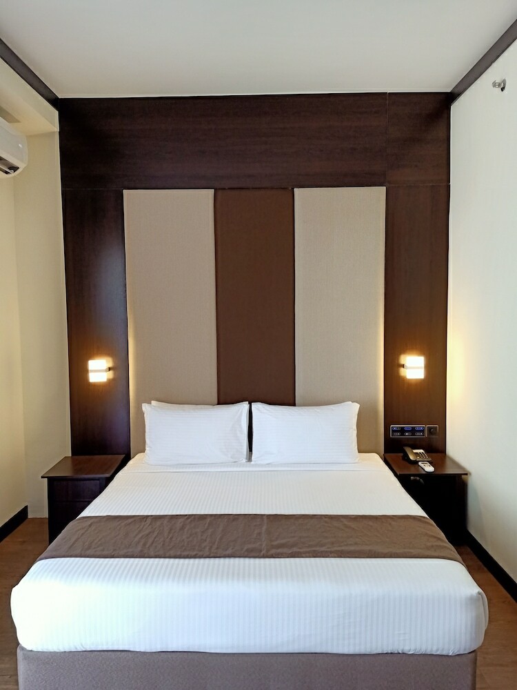 Hotel Lanjut Beach & Golf Resort