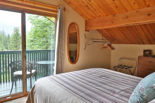 Mountain River Lodge