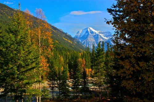 Mountain River Lodge