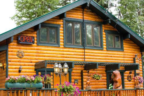 Mountain River Lodge