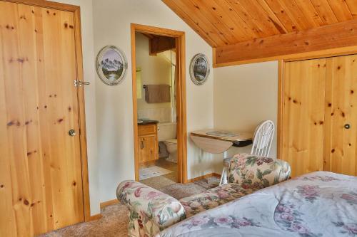 Mountain River Lodge