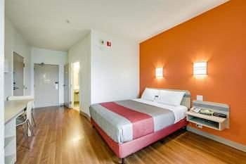 Motel 6 - Toronto - Brampton