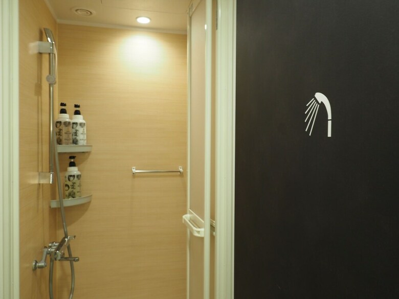 Leo Yu Capsule Hotel Nishi Funabashi