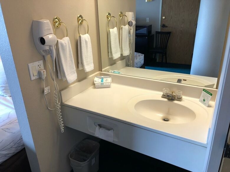 Hotel Willow Creek Inn