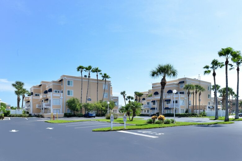 Royal Mansions Resort