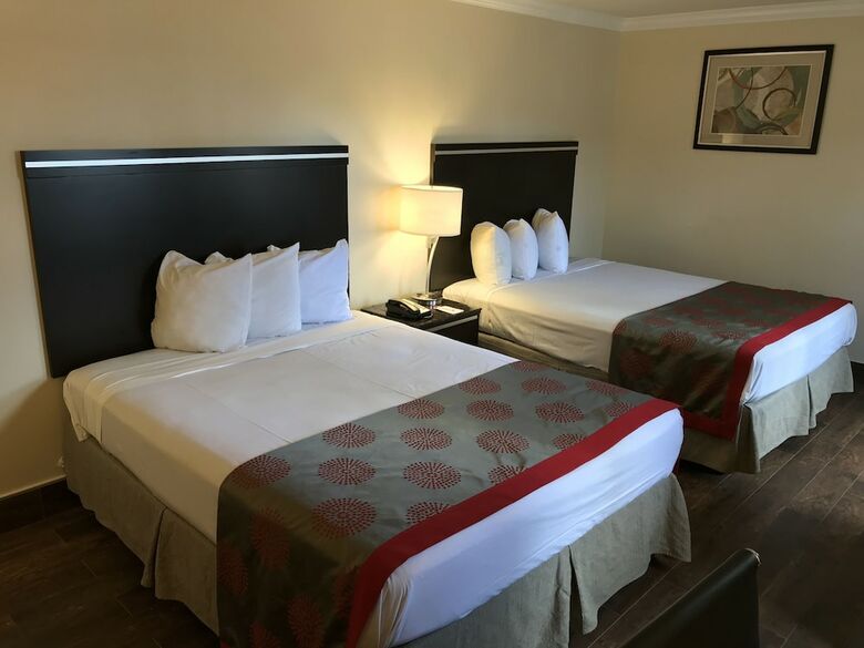 Hotel Ramada By Wyndham Poway