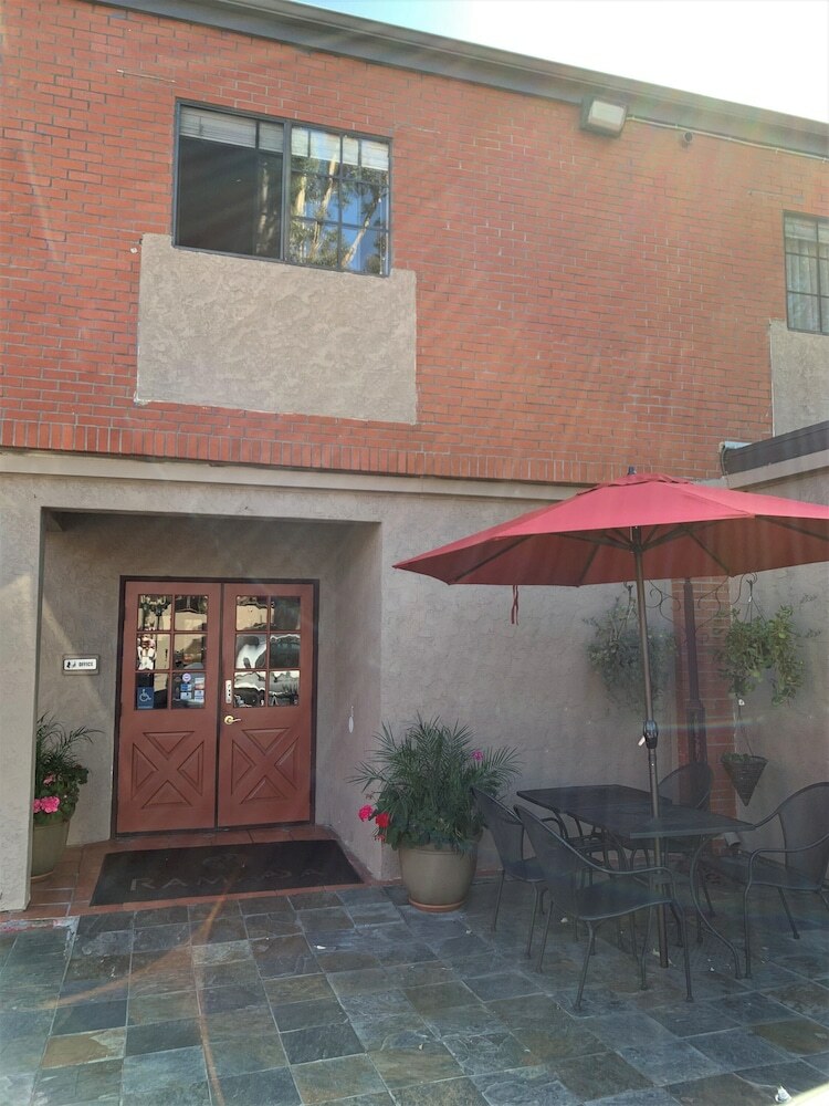 Hotel Ramada By Wyndham Poway