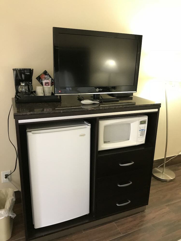Hotel Ramada By Wyndham Poway