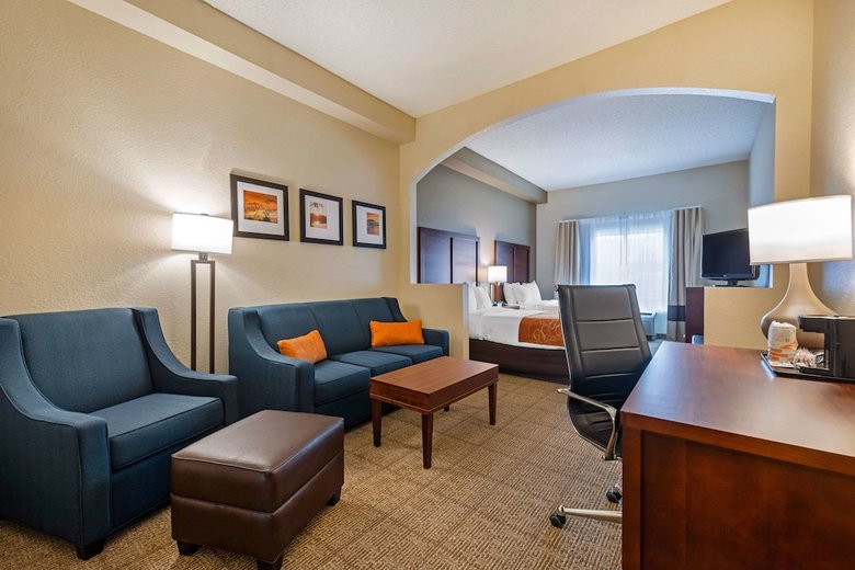 Hotel Comfort Suites Downtown
