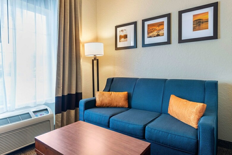 Hotel Comfort Suites Downtown