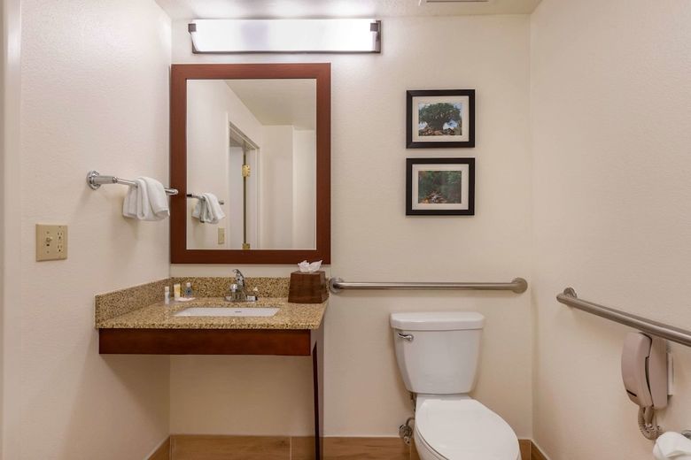 Hotel Comfort Suites Downtown