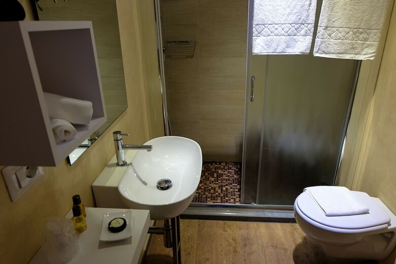 Hotel La Rocca Guest House & Spa