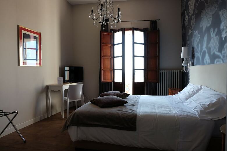 Hotel La Rocca Guest House & Spa