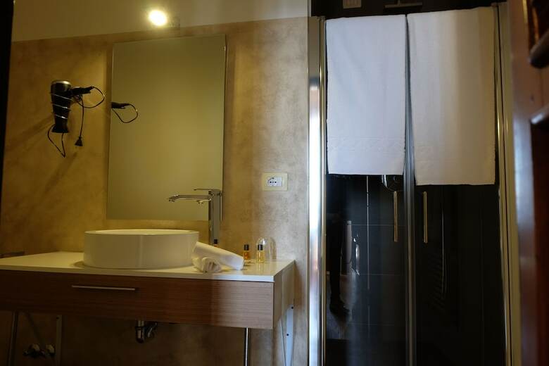 Hotel La Rocca Guest House & Spa