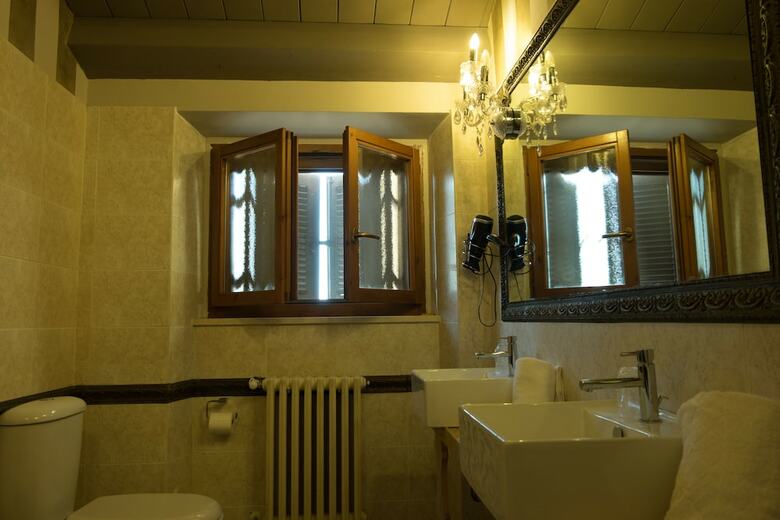 Hotel La Rocca Guest House & Spa