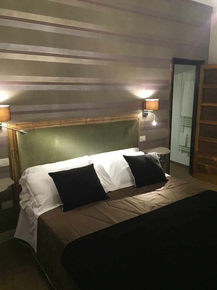 Hotel La Rocca Guest House & Spa