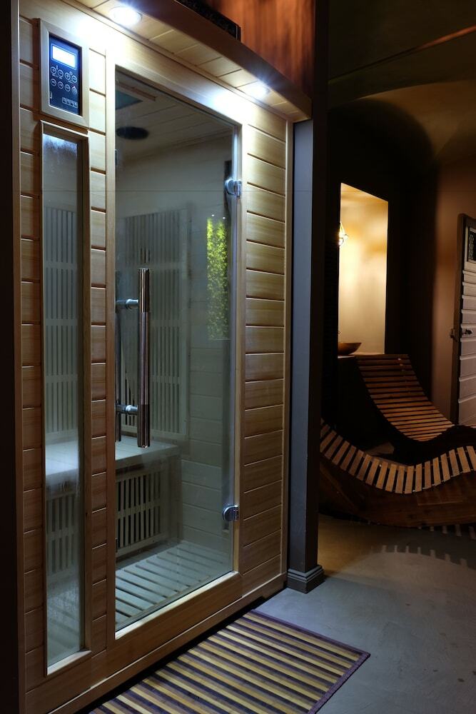 Hotel La Rocca Guest House & Spa