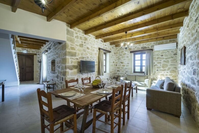 Villa Traditional Apartments Kaladare