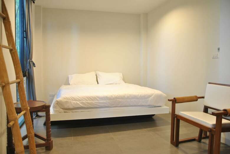 Hotel Middle Path Retreat