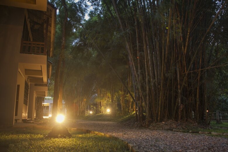 Hotel Middle Path Retreat