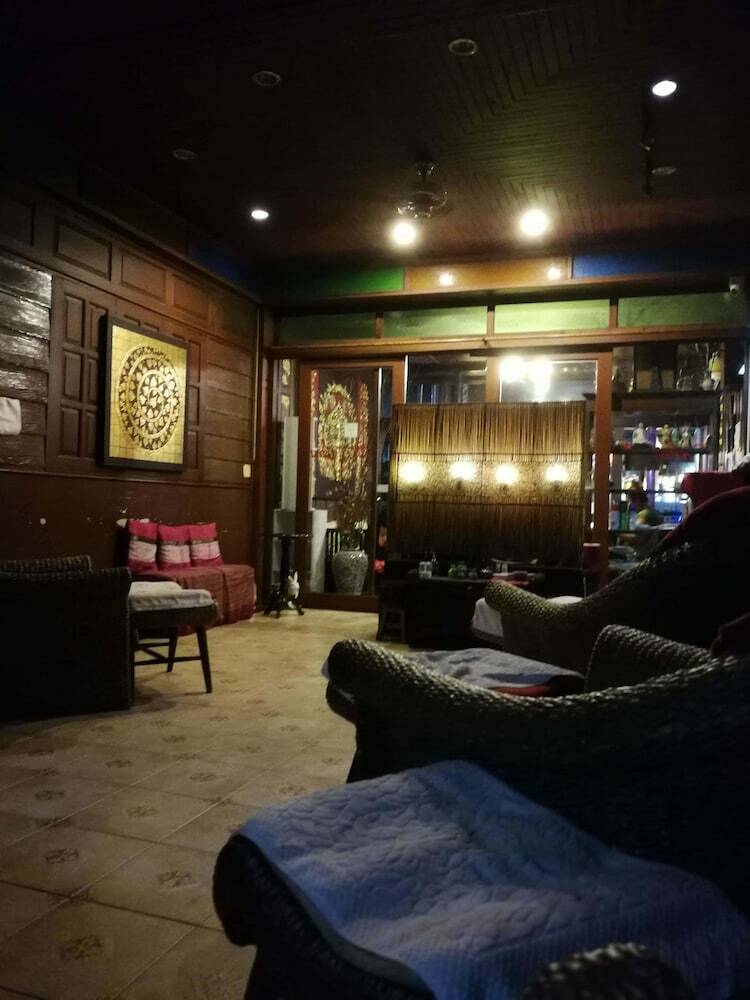 Hotel Middle Path Retreat