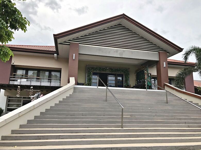 Quezon Premier Hotel Candelaria