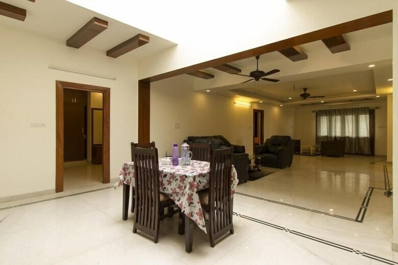 Hotel Eyrie Suites