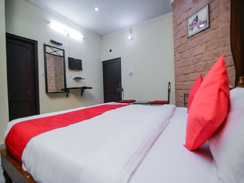 Hotel Oyo 16799 Shikargarh Palace Resorts