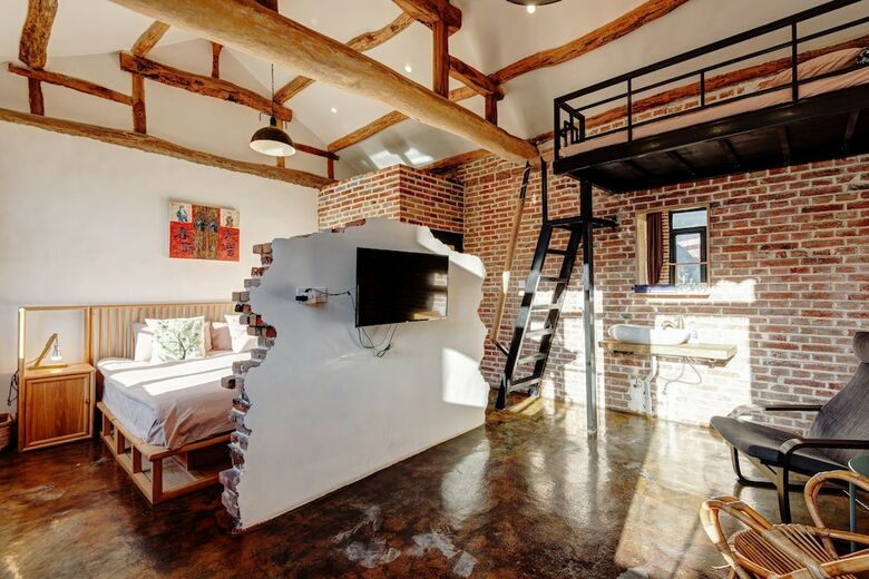 Hotel Yi Jing. Escape Split House