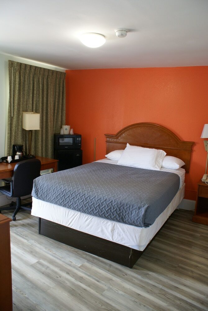 Whispering Pines Motel