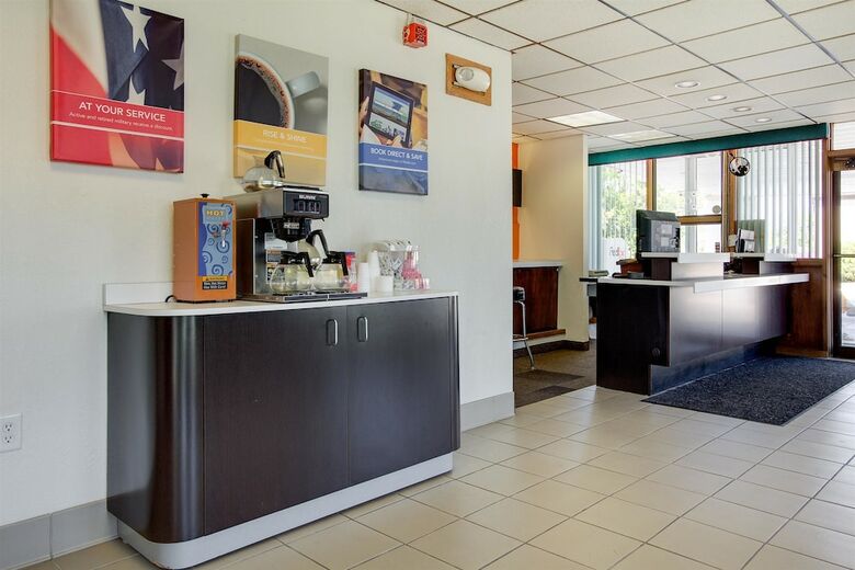 Motel 6 Geneva Oh