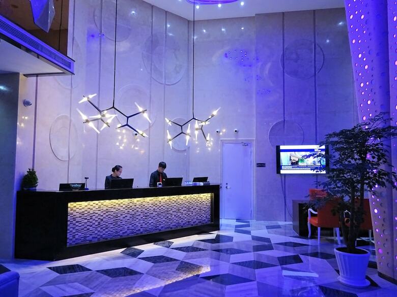 Holiday Villa Hotel & Residence