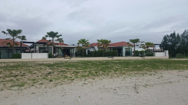 La Playa Beach Front Pool Villa Cha-am
