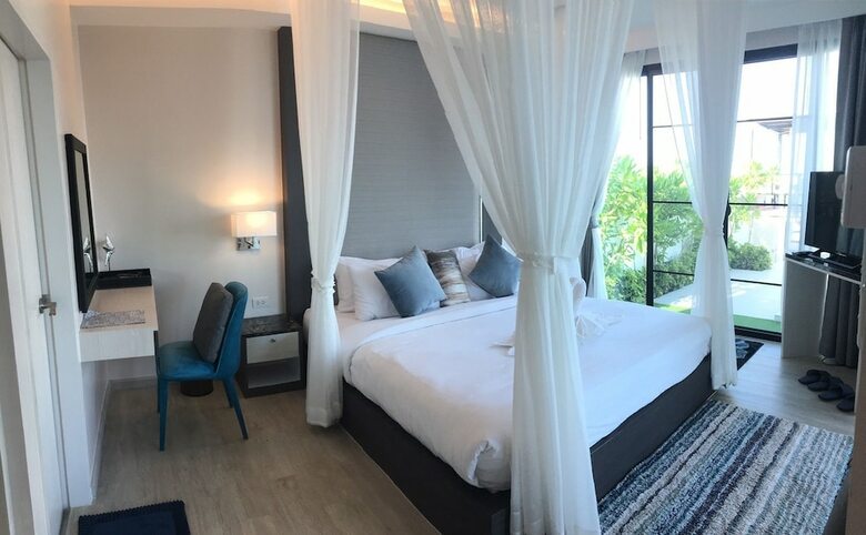 La Playa Beach Front Pool Villa Cha-am