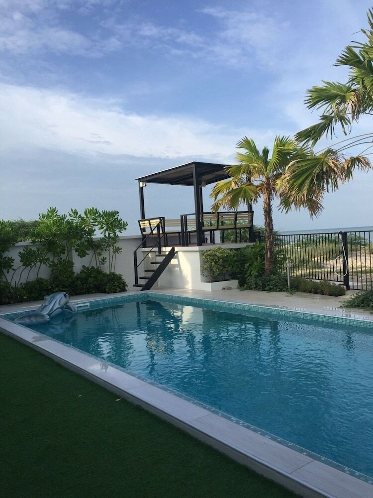 La Playa Beach Front Pool Villa Cha-am