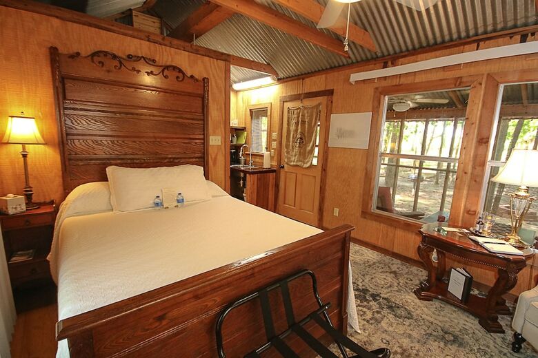 Cora's Cabins