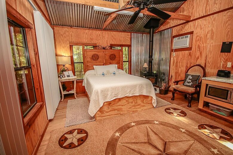 Cora's Cabins
