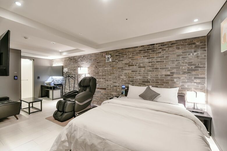 Nine Hotel