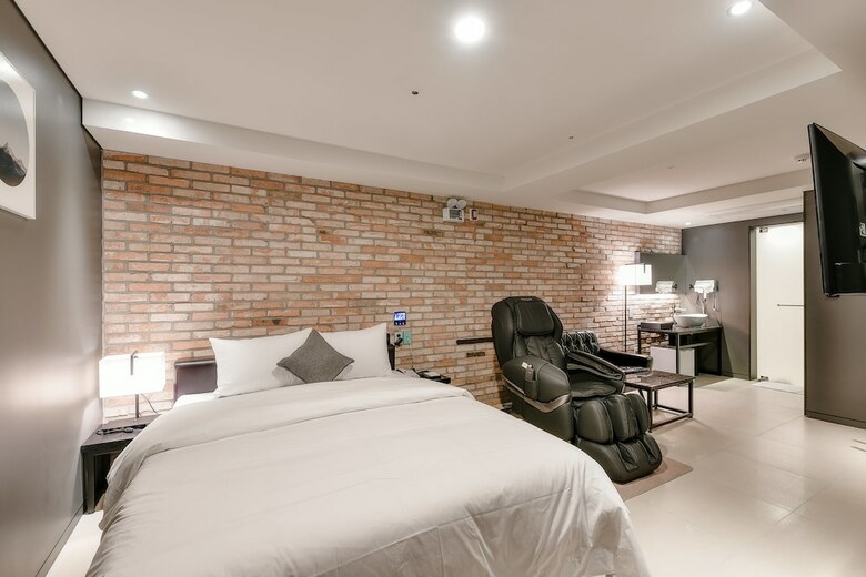 Nine Hotel