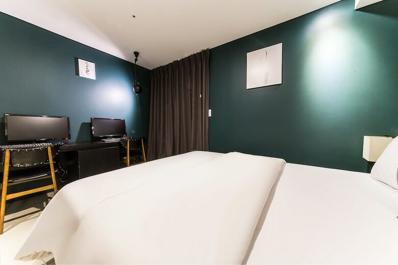 Nine Hotel
