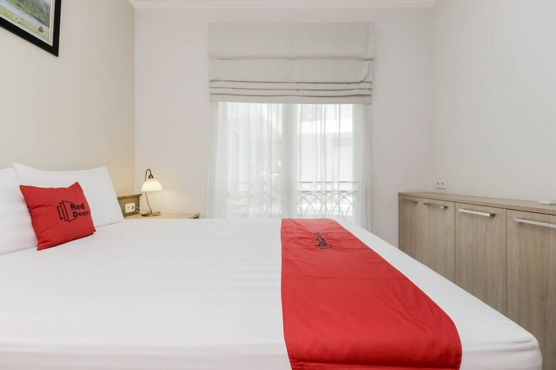 Hotel Reddoorz Syariah Plus @ Jatibening